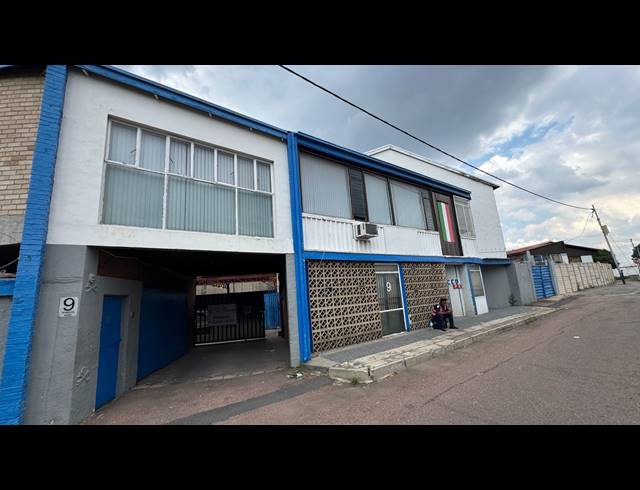2,100M² WAREHOUSE FOR SALE IN WYNBERG